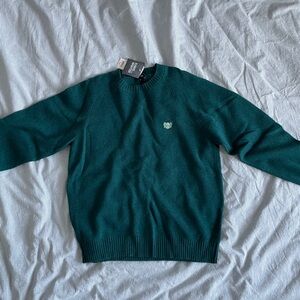 Uniqlo x KAWS Lambswool crewneck sweater